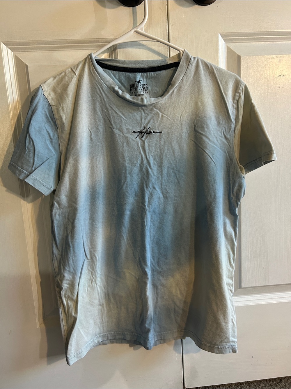 Hollister Men's Blue Ombre Short Sleeve Crewneck Tee